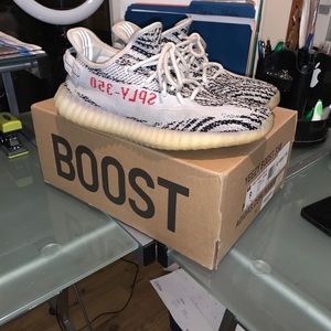 Yeezy Boost 350 v2 Zebra